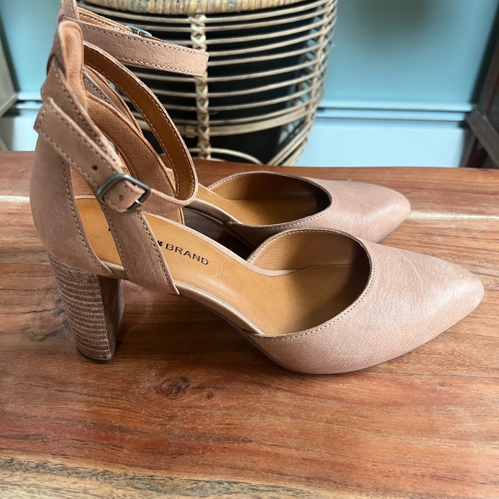Lucky Brand 3.25 inch Wooden Block Heel Ankle Strap 9.5